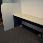 escritorio recto 25mm con paneles al piso