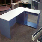 escritorio en forma de ele con alero curvo